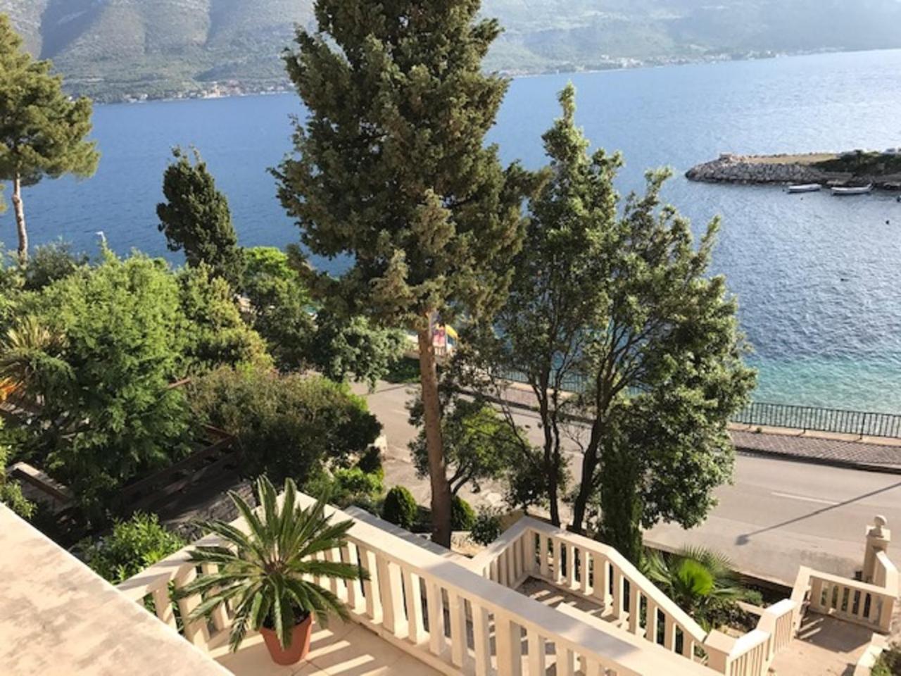 Villa Jade Apartments Front Row Sea View - Walk To Korcula Old Town Medvinjak Exterior photo